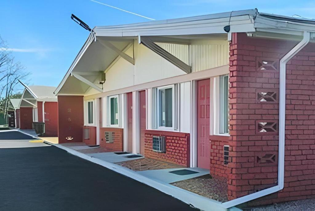 Travelodge By Wyndham Bay Shore Long Island Exteriér fotografie